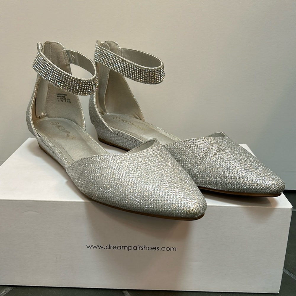 DREAM PAIRS Silver Glitter Ankle Strap Pointed Toe Low Wedge Flats W